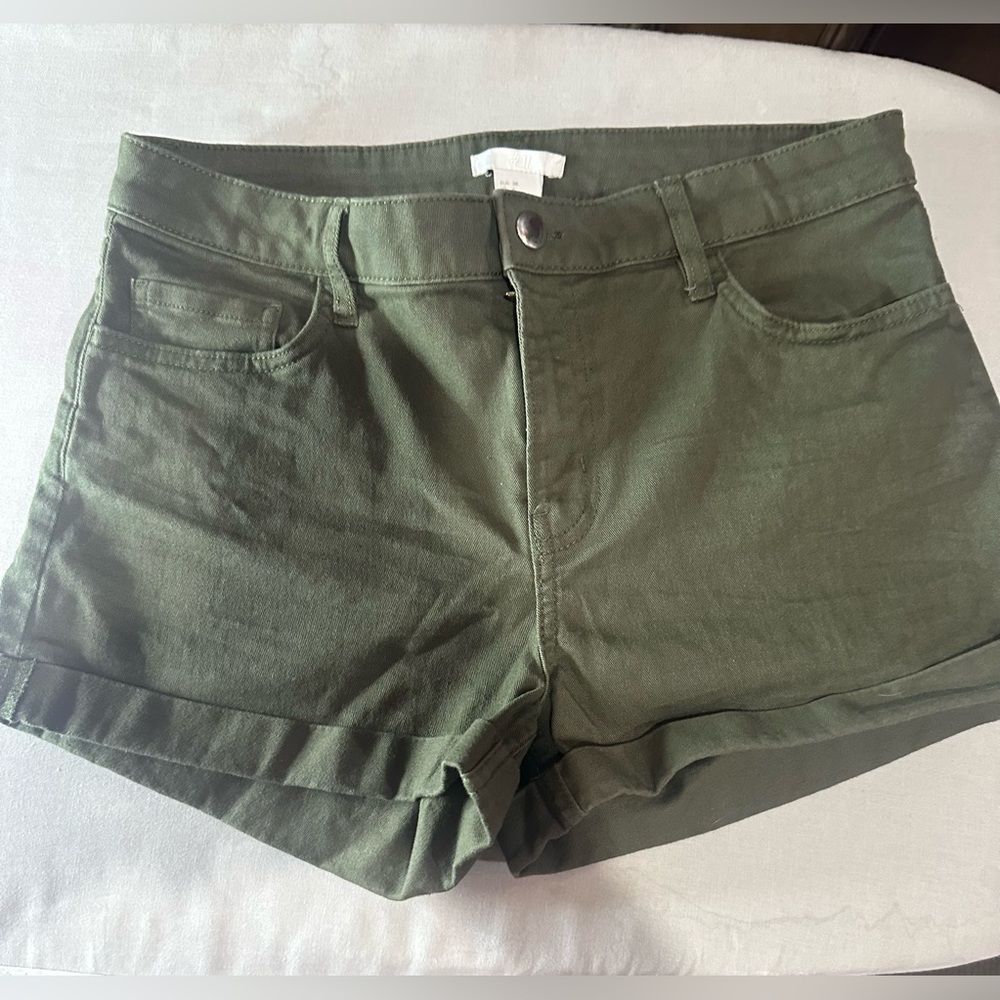 H&M Green Cargo Shorts Relaxed Fit Mid-Thigh